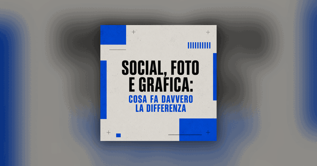 Tre schede di contenuto sovrapposte, la prima in evidenza